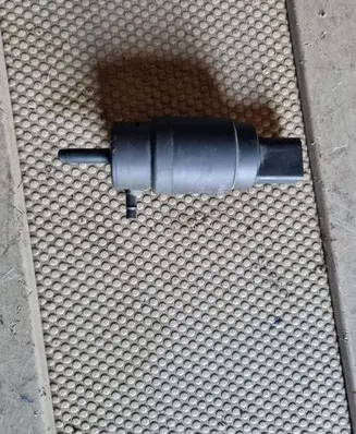 Iveco Daily 35.8 - 9 Windscreen/windshield washer pump 504015670