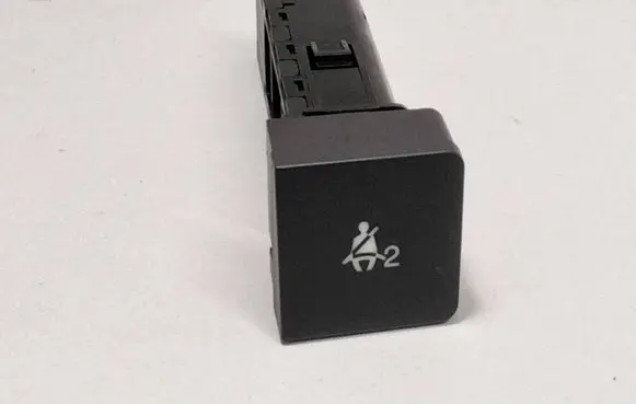 Passenger airbag on/off switch