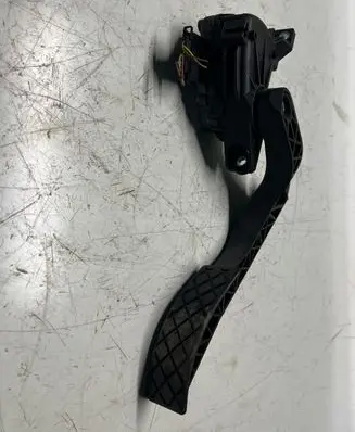 Audi A4 S4 B7 8E 8H Accelerator throttle pedal 8E1721523C