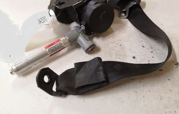 Volvo S40 Rear seatbelt 30615804