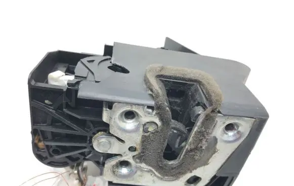 Dacia Sandero Front door lock