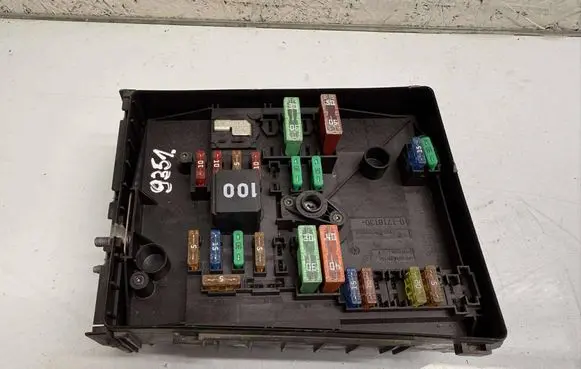 Volkswagen Caddy Fuse box set 1K0937125D