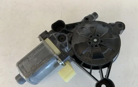 Audi Q7 4M Rear door window regulator motor 8W0959801