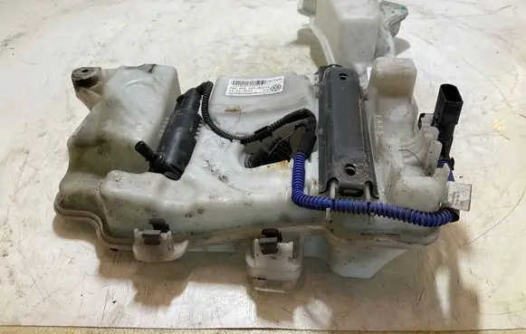 Audi A3 S3 8V Windshield washer fluid reservoir/tank 5Q0955449AF V12018021310177 13022018
