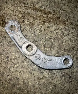BMW 5 E39 Sway bar bush bracket, front 1091988