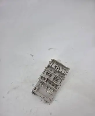 Toyota RAV 4 (XA20) Fuse module 8273342080