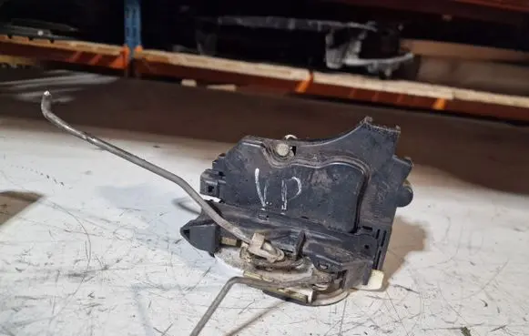 Mitsubishi Outlander Front door lock