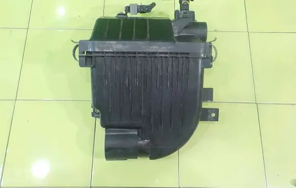 Suzuki Swift II Air filter box 