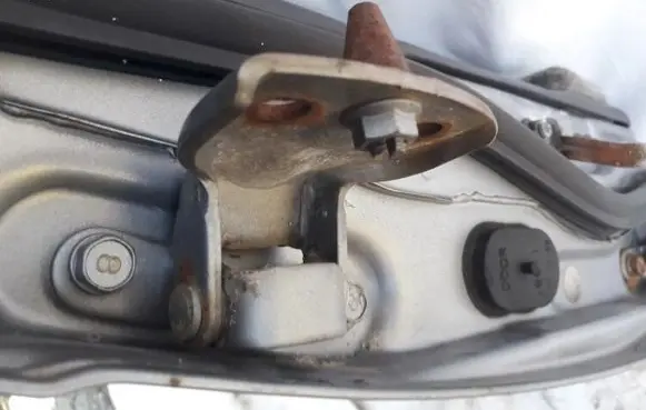Mazda 323 Rear door lower hinge