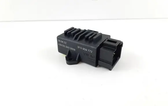 Porsche Cayenne (9Y0 9Y3) Seat heating relay 3F0959772