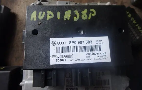 Audi A3 S3 8P Tow bar trailer control unit/module 8P0907383