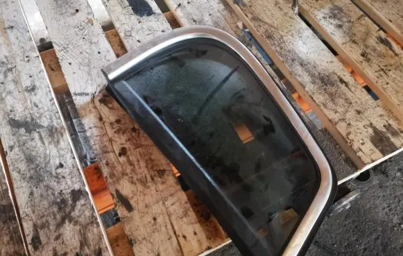 Volkswagen Tiguan Rear side window