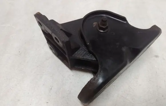 Chevrolet Epica Engine mount bracket