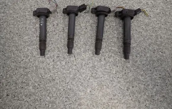 Engine mount vacuum valve