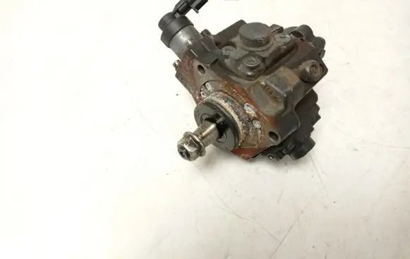 Hyundai i30 Fuel injection high pressure pump 331002A420