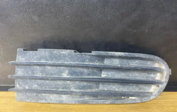 Volvo V50 Front bumper lower grill 30657009