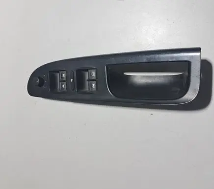 Volkswagen PASSAT B6 Front door window switch trim 3C1867171B