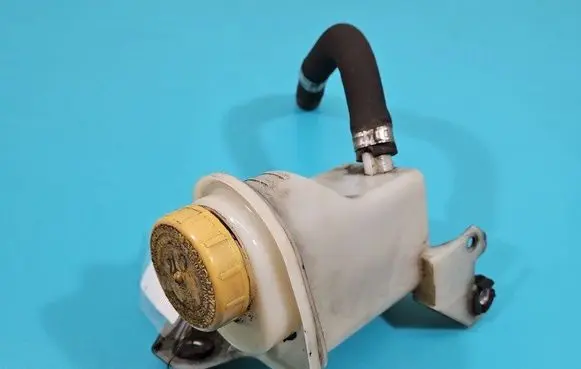 Coolant expansion tank/reservoir