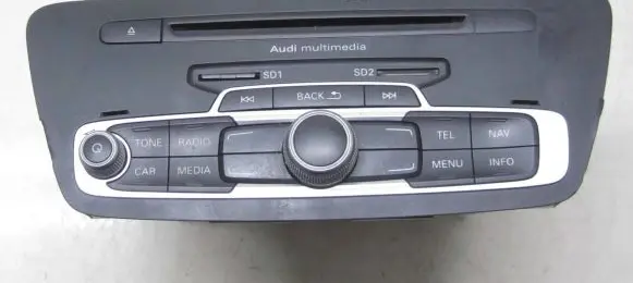 Audi Q3 8U Radio/CD/DVD/GPS head unit 8U0035193B