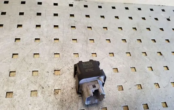 Glow plug pre-heat relay