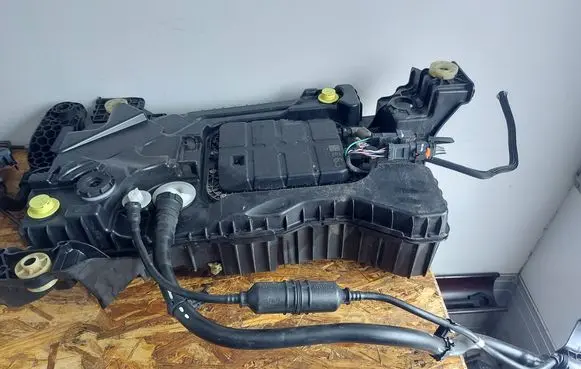 Citroen C5 Aircross AdBlue liquid reservoir 9826092180