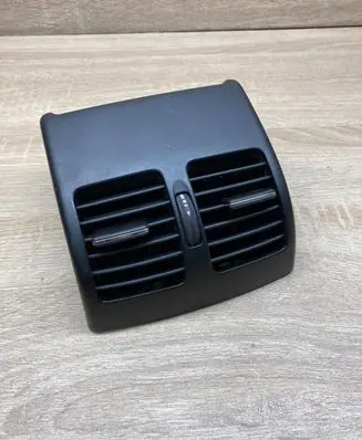 Mercedes-Benz C W204 Rear air vent grill A2048300954