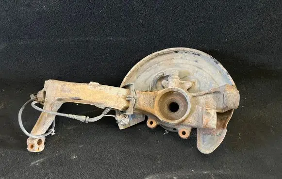 Volkswagen PASSAT B5.5 Front wheel hub spindle knuckle 3B0615311