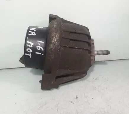 BMW 1 E81 E87 Engine mount bracket 13981112