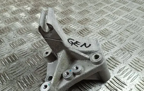 KIA Stinger Generator/alternator bracket 