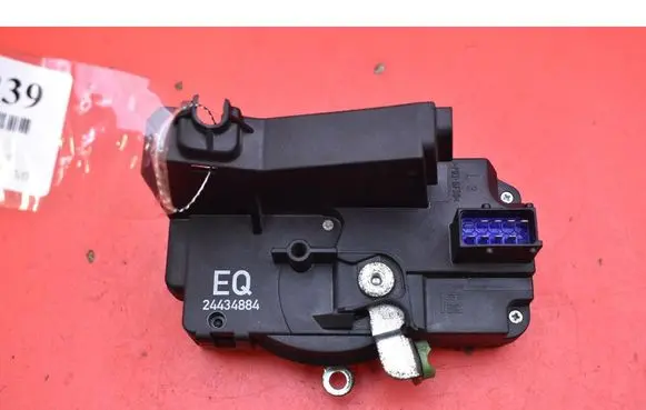 Opel Corsa C Front door lock 24434884EQ