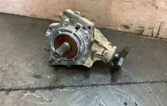 Nissan X-Trail T31 Gearbox transfer box case 
