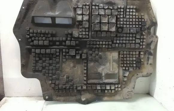 Volkswagen PASSAT B6 Engine splash shield/under tray 