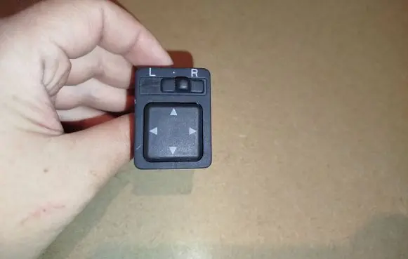 Toyota Avensis T220 Wing mirror switch 8487005020 98903221000