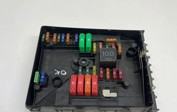 Volkswagen Golf Plus Fuse module 1K0937125A 017183071
