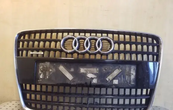 Audi Q7 4L Front bumper upper radiator grill 4L0853651