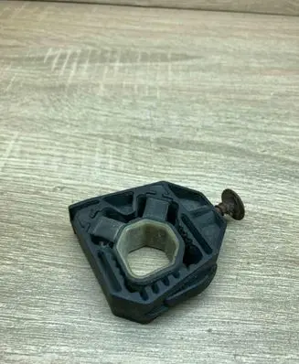 Volkswagen PASSAT B6 Radiator mount bracket 1K0121667D