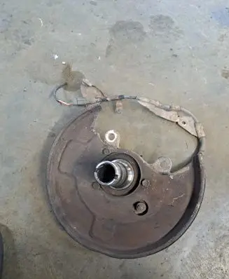 Opel Frontera B Front wheel hub spindle knuckle