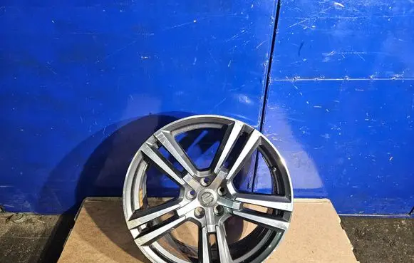 Volvo XC60 R12 alloy rim 31680367