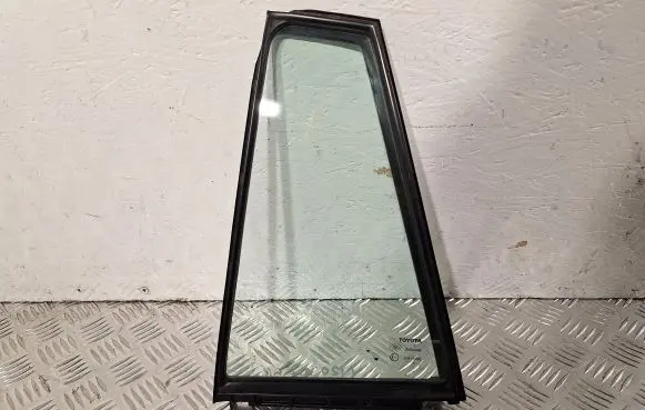Rear vent window glass