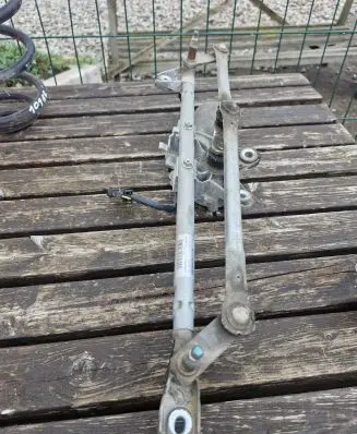 Opel Vectra C Front wiper linkage and motor