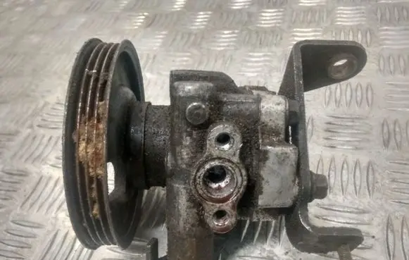 Mazda Xedos 6 Power steering pump
