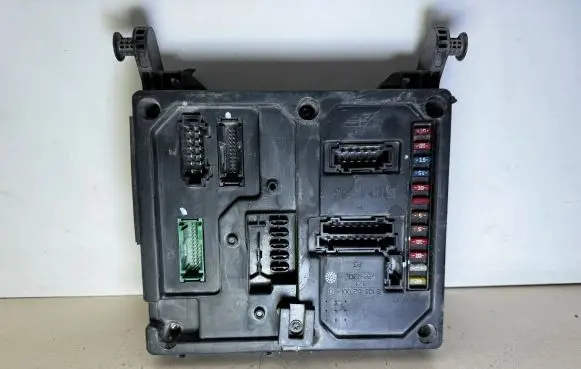 Ford Galaxy Fuse module 7M3962258K S110730100G S110730100