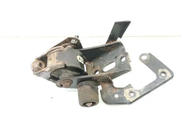 Toyota Avensis T250 Engine mount bracket