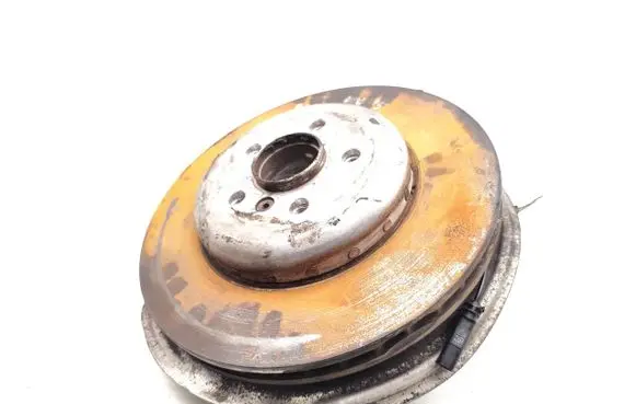 Front wheel hub