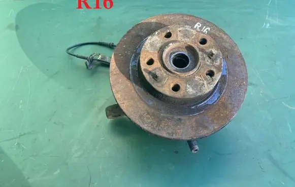 Fiat Ducato Front wheel hub spindle knuckle 1336633080