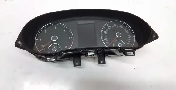Volkswagen PASSAT B7 USA Speedometer (instrument cluster) 561920970G