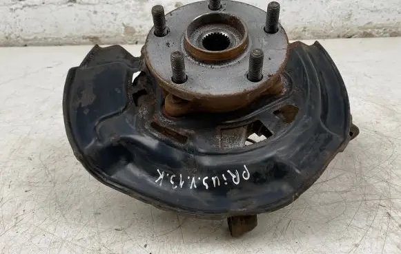 Toyota Prius+ (ZVW40) Front wheel hub