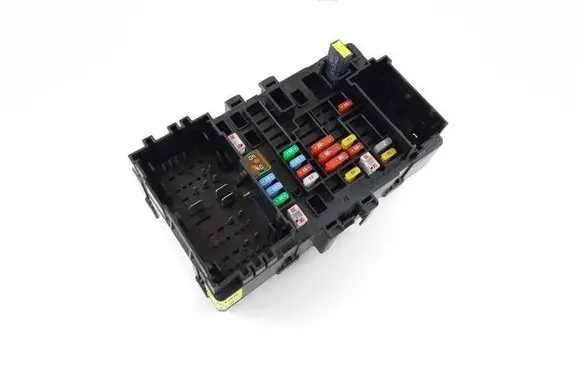 Cadillac Escalade Fuse module 84114433 A318030 326205842