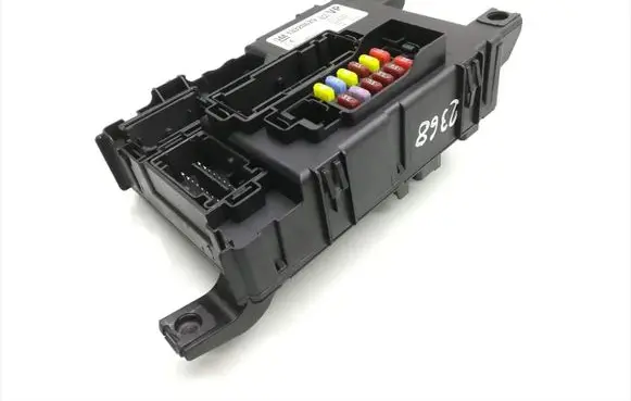 Opel Corsa D Fuse module 1332629 28224262