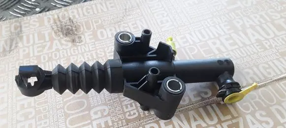 Renault Master III Clutch slave cylinder 306105588R